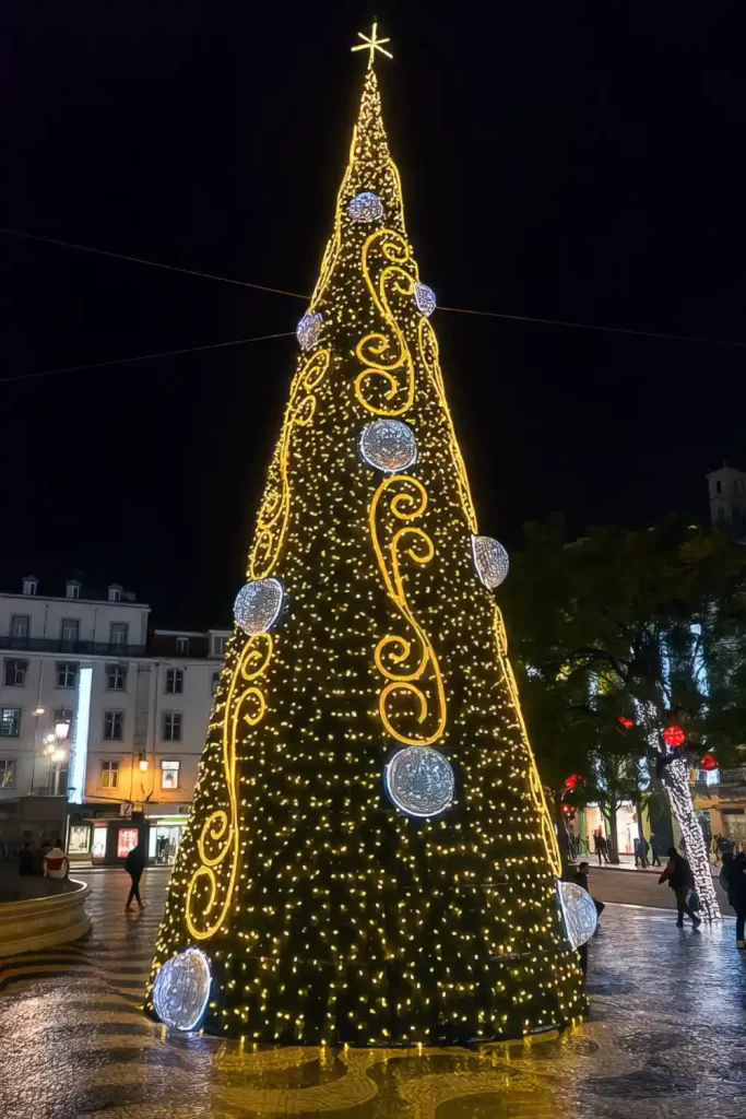 Klassischer Weihnachtsbaum in Lissabon