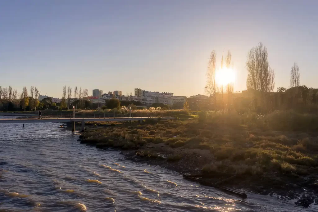 Sonnenuntergang mit Fluss