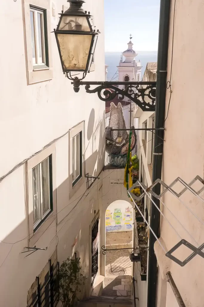 Strassenlaterne in Alfama