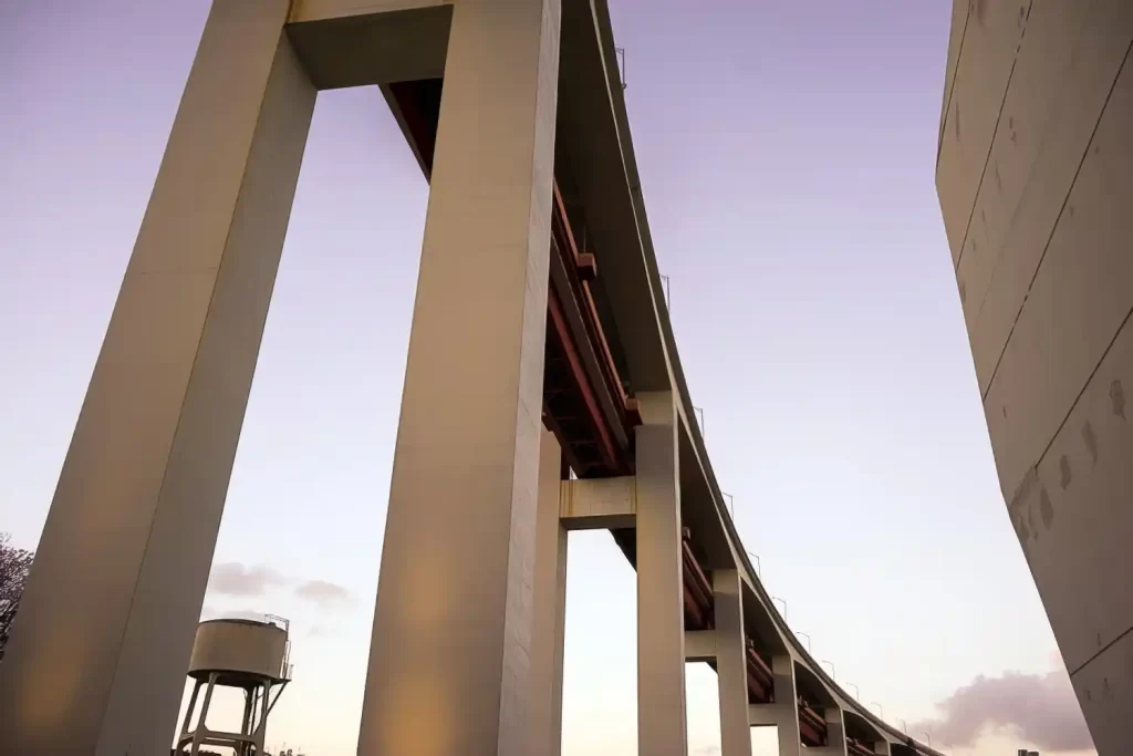 Hoch Gelegene Brücke Lissabon