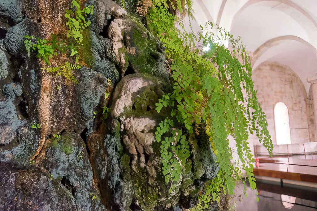 Brunnen in der Zisterne in Lissabon