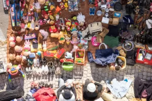Mehr über den Artikel erfahren Die Feira da Ladra: Der Markt der Diebe