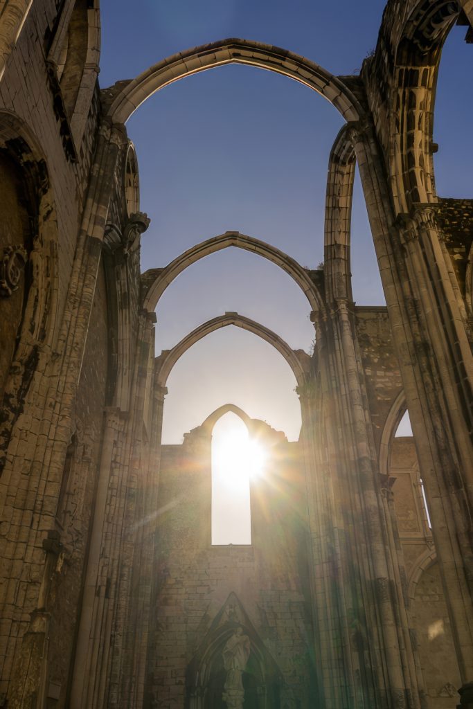 Ruinen Bögen des Convento do Carmo in Lissabon