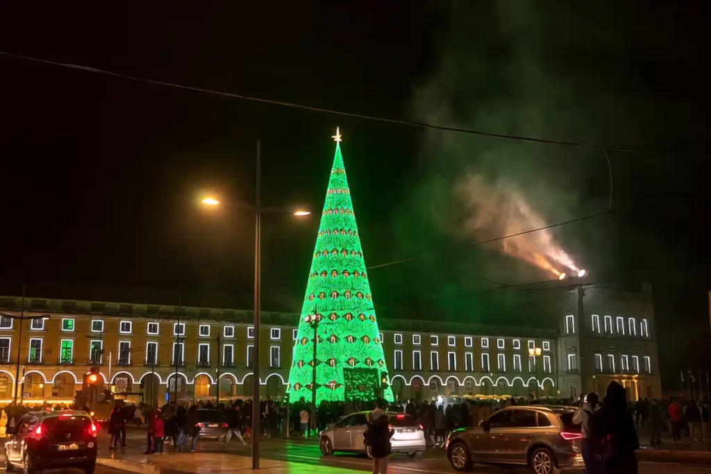 Boas Festas - Weihnachten mit grünem Weihnachtsbaum in Lissabon