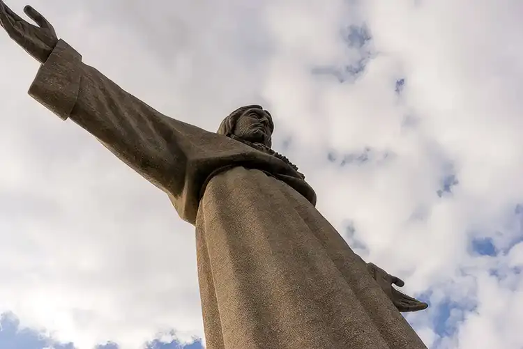 Mehr über den Artikel erfahren Heiligabend im Cristo Rei – Lissabon Aussichten