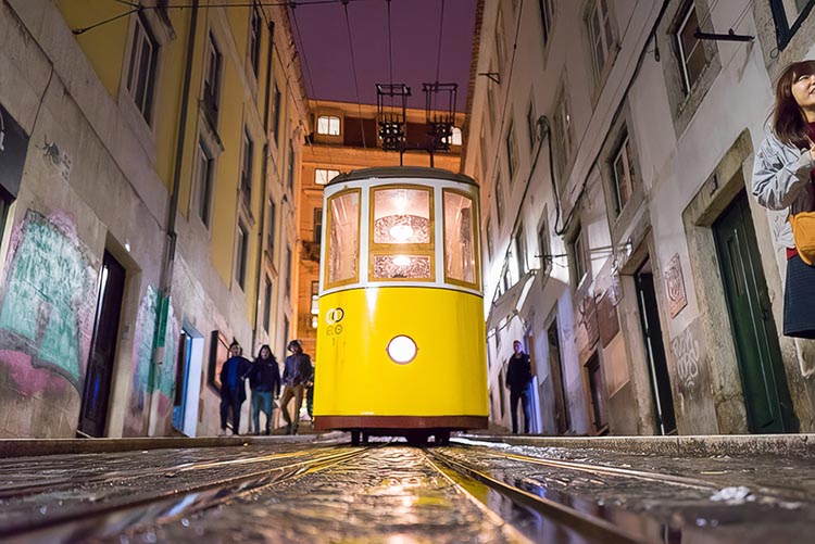 Mehr über den Artikel erfahren Aufzug zum High Life: Bica und Bairro Alto