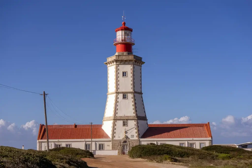 Cabo Espichel - Leuchtturm mit Küstenblick 1 Leuchtturm von Cabo Espichel